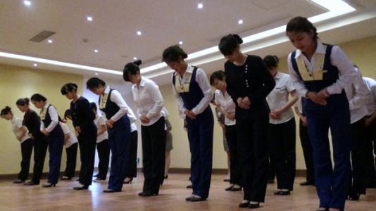 融入趣味游戲的禮儀培訓 激發(fā)員工參與熱情